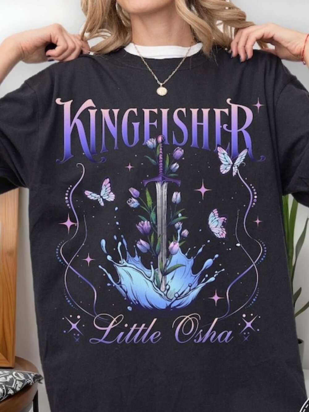 Kingfisher Fantasy T-shirt, Romantasy Book Lover Tee